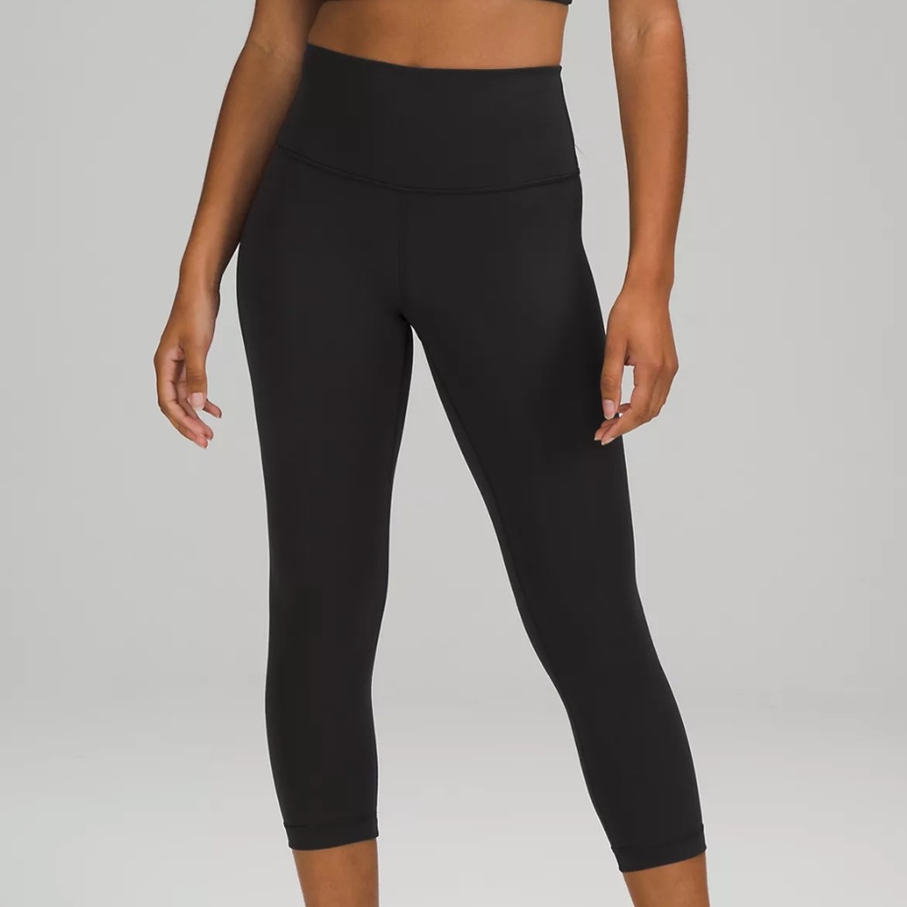 Lululemon Wunder Under High-Rise Crop 21” in Black - Size 4